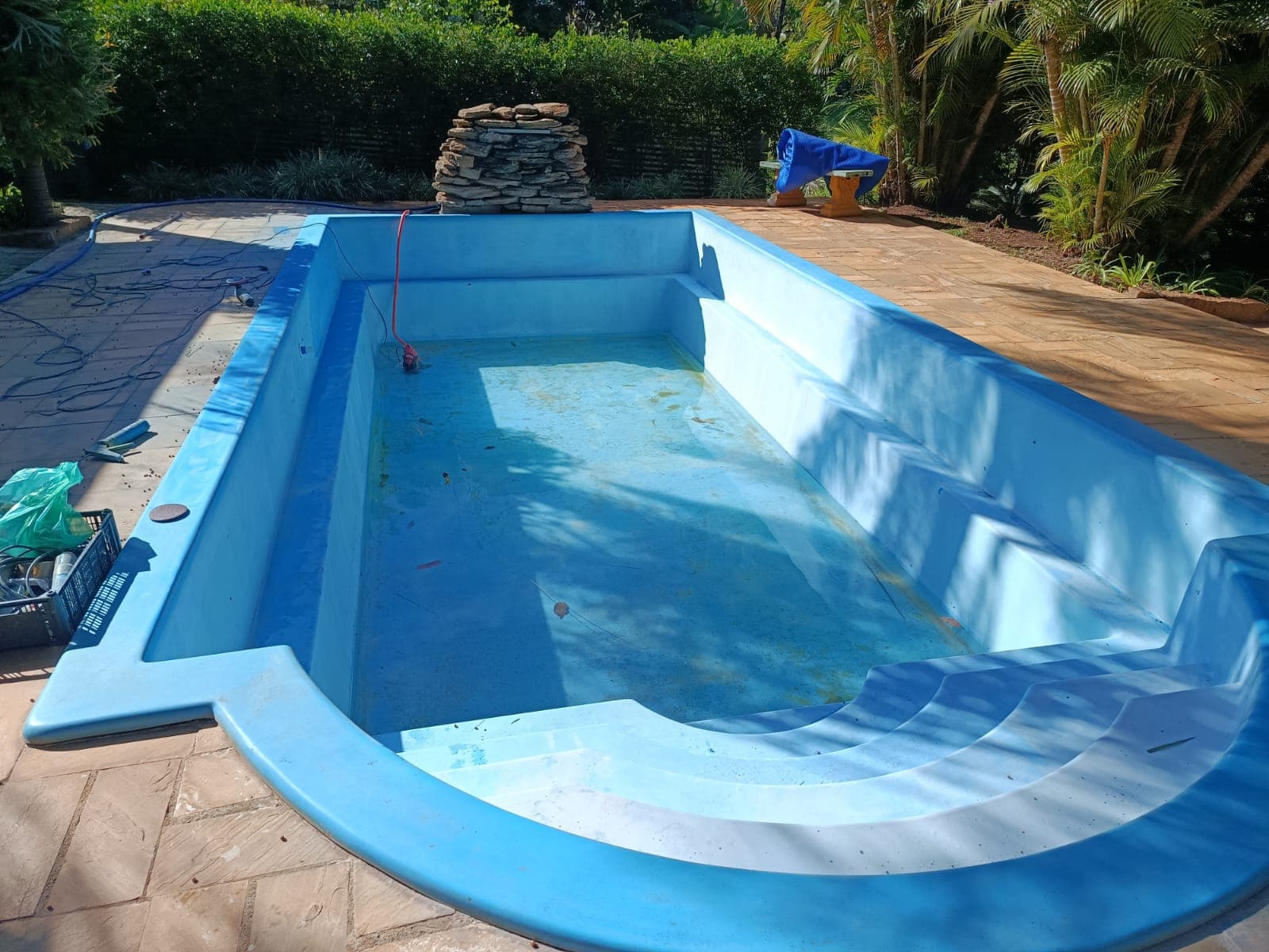 Piscina de fibra antes da restauração